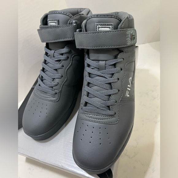 Fila Gray Sneakers with Padded Collar and Lace-Up Closure - Picture 5 of 9